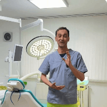 Dr. Doru Stere într-un cabinet de tratament